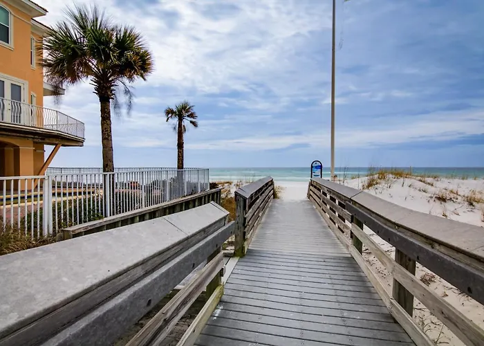 Destin Townhome W/ Balcony - Walk To The Beach!