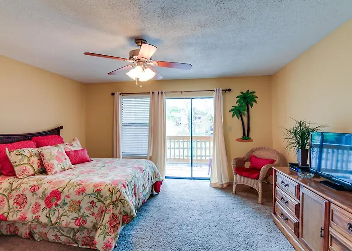 Destin Townhome W/ Balcony - Walk To The Beach!
