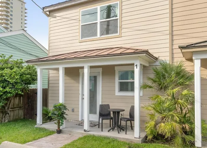 Helena'S Place, Exclusive End Unit Townhouse